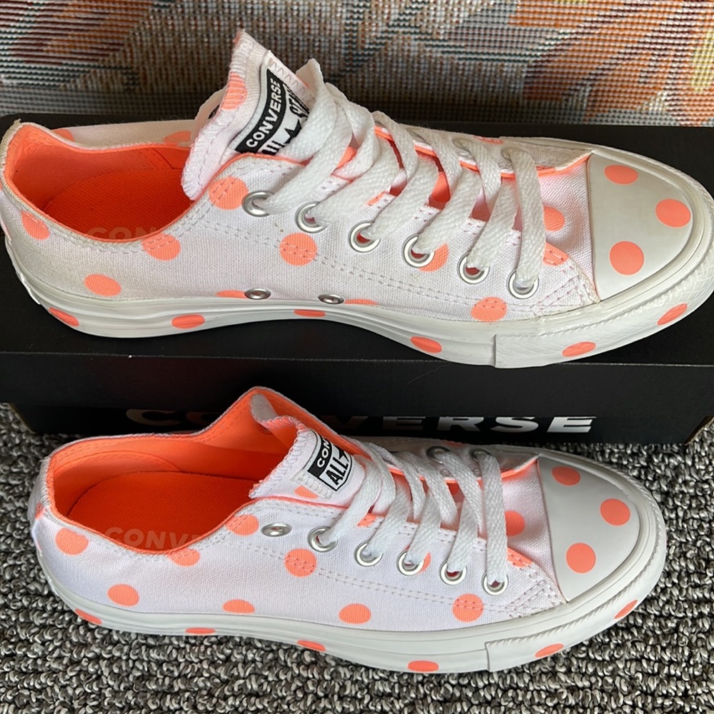 Converse WMNS 560629F
CTAS OX
WHITE/CRIMSON PULS Sneakers - Picture 3 of 16